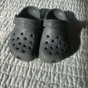 gray toddler crocs